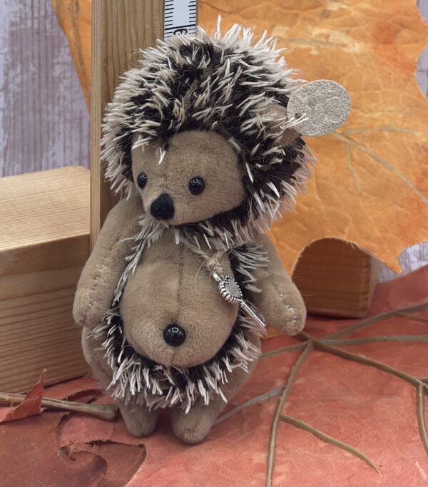 Bärino Igel Bodo 18 cm Künstlerbär – Bild 4