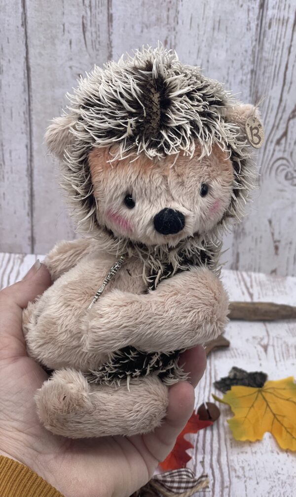 Bärino Igel Elisa 18 cm Künstlerbär – Bild 4