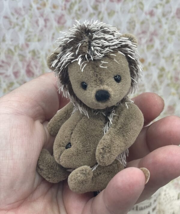 Bärino Igel Idris 9 cm Künstlerbär – Bild 3