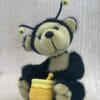 Bärino Biene Beebsy mit Honigtopf 9  cm Künstlerbär