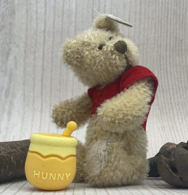 Bärino  Winnie mit Honigtopf 9 cm Künstlerbär – Bild 2