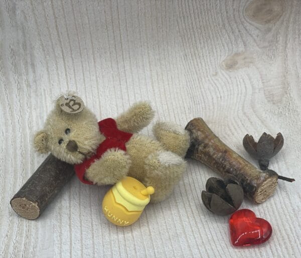 Bärino  Winnie mit Honigtopf 9 cm Künstlerbär – Bild 5