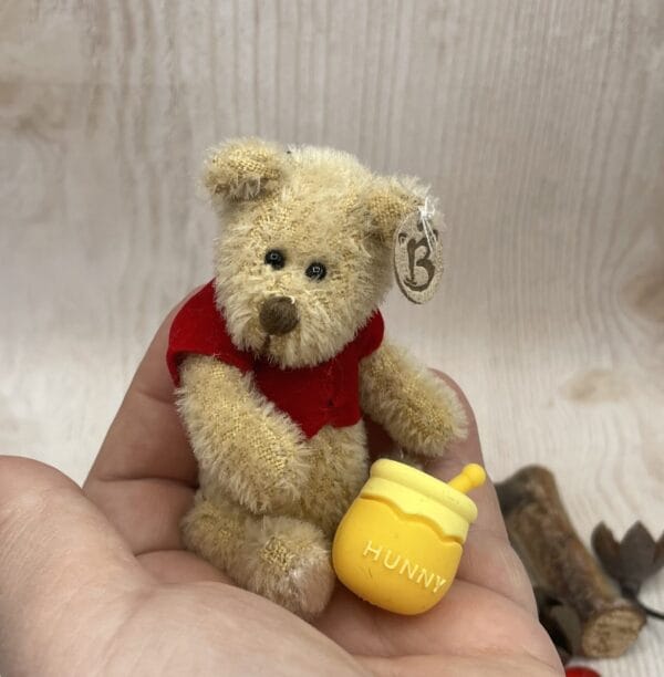 Bärino  Winnie mit Honigtopf 9 cm Künstlerbär