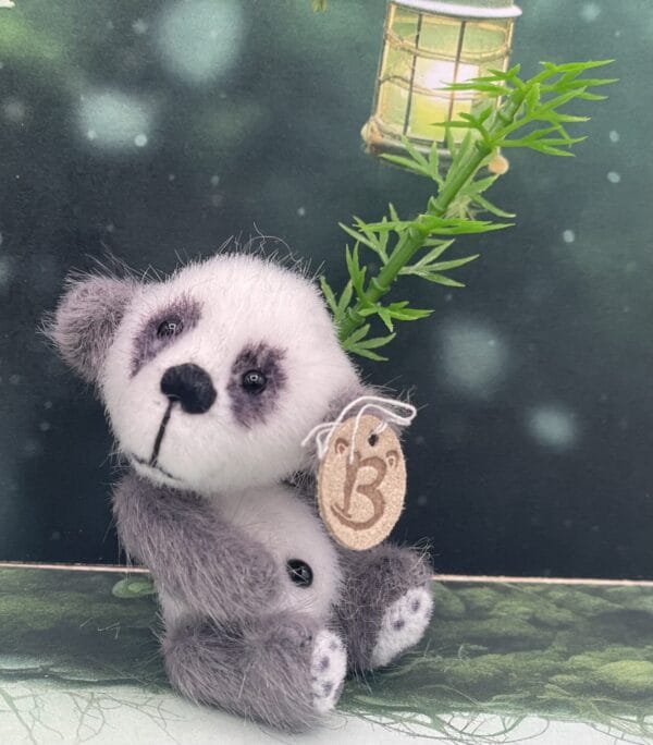 Bärino Pandabär Baby Cai 6 cm Künstlerbär – Bild 3