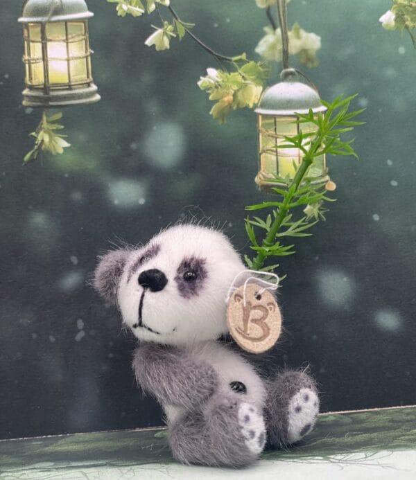 Bärino Pandabär Baby Cai 6 cm Künstlerbär – Bild 4
