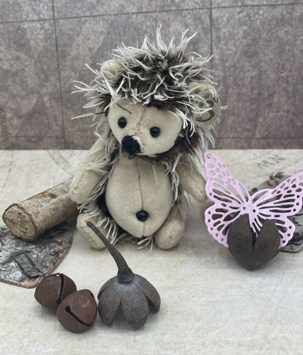 Bärino Igel Ilay 9 cm Künstlerbär – Bild 4