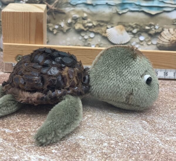 Bärino Schildkrötenmama Anike 15 cm Künstlerbär – Bild 2