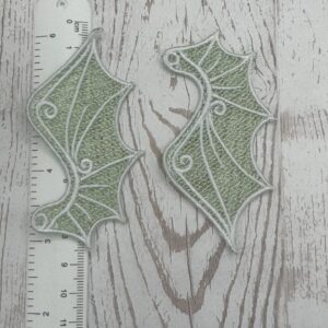 Flügel weiß / grün 6×3 cm