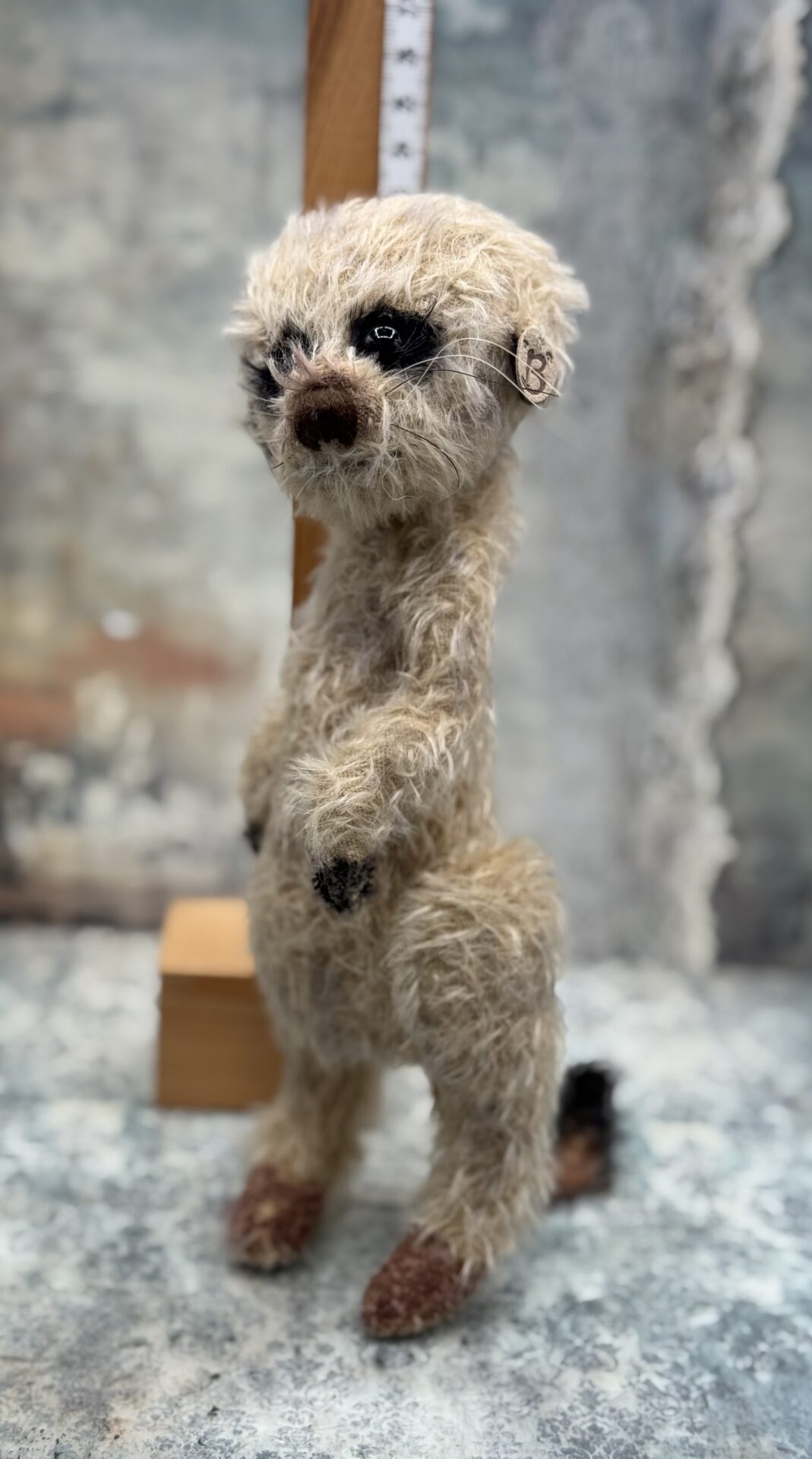 Bärino Erdmännchen Timea 24 cm Künstlerbär – Bild 3