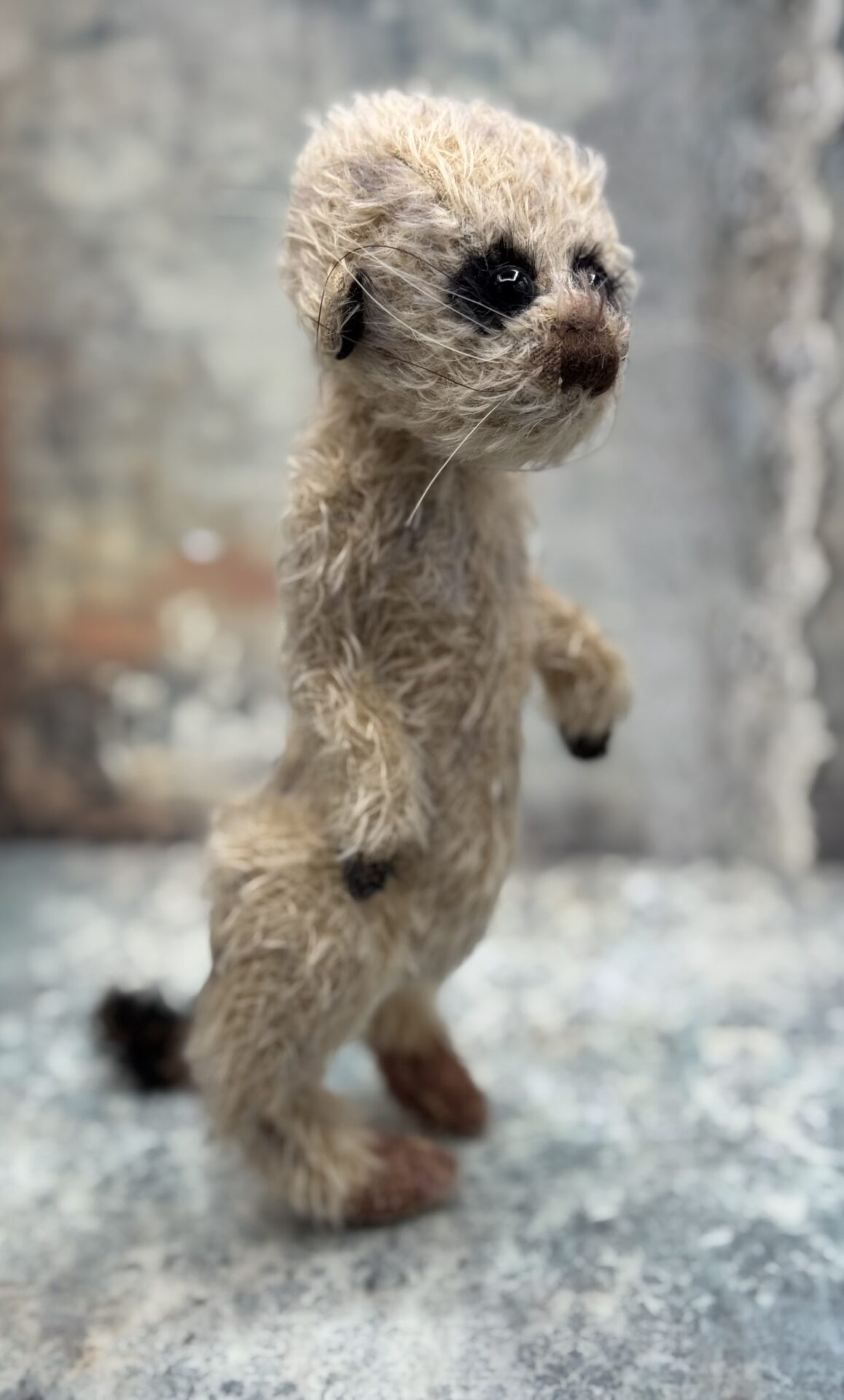 Bärino Erdmännchen Timea 24 cm Künstlerbär – Bild 4